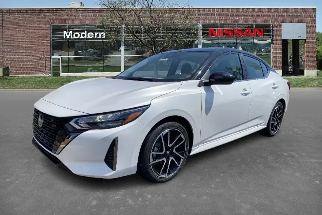 2025 Nissan Sentra SR photo 1