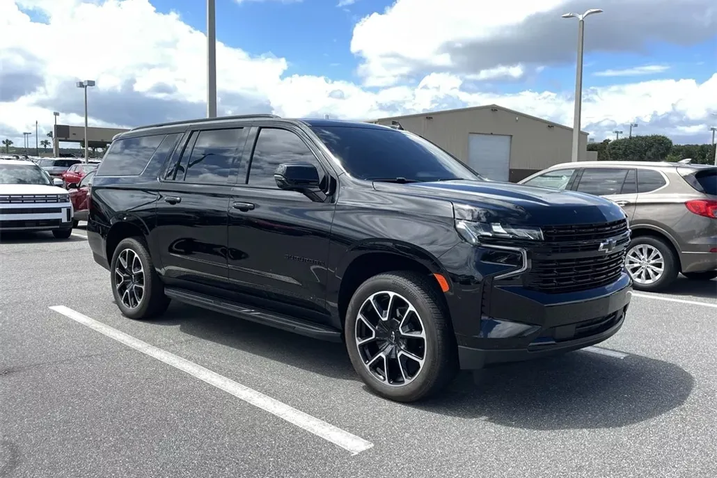 2023 Chevrolet Suburban RST photo 1