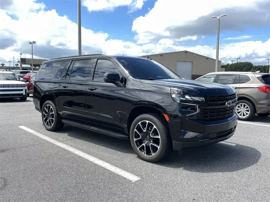 2023 Chevrolet Suburban RST photo 1