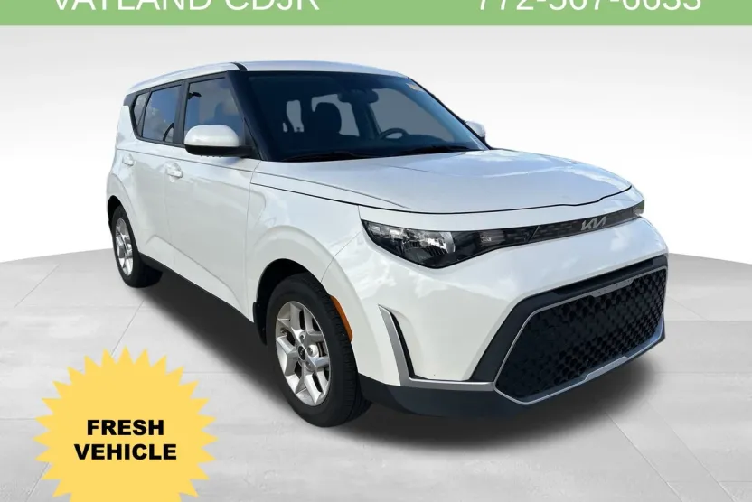 2023 Kia Soul LX photo 1