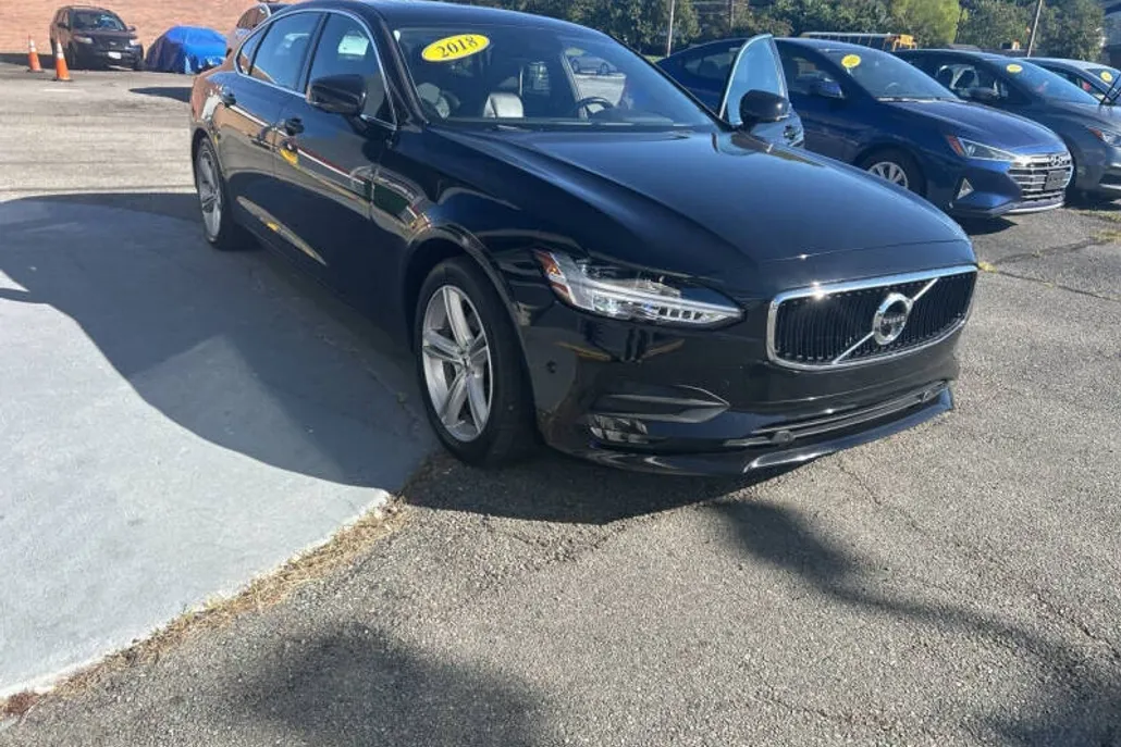 2018 Volvo S90 T5 Momentum photo 1