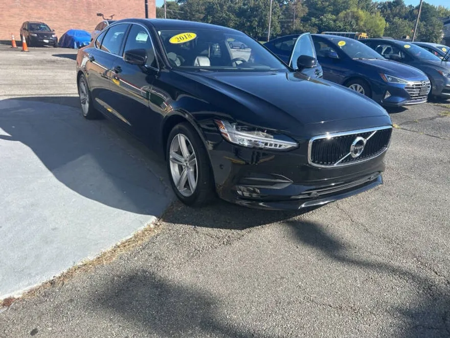 2018 Volvo S90 T5 Momentum photo 1