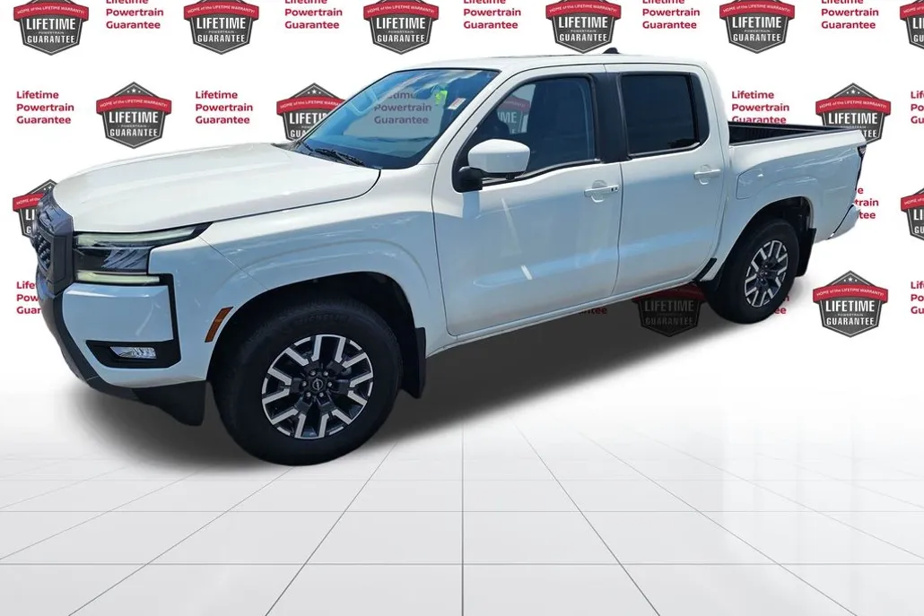 2025 Nissan Frontier SL photo 1
