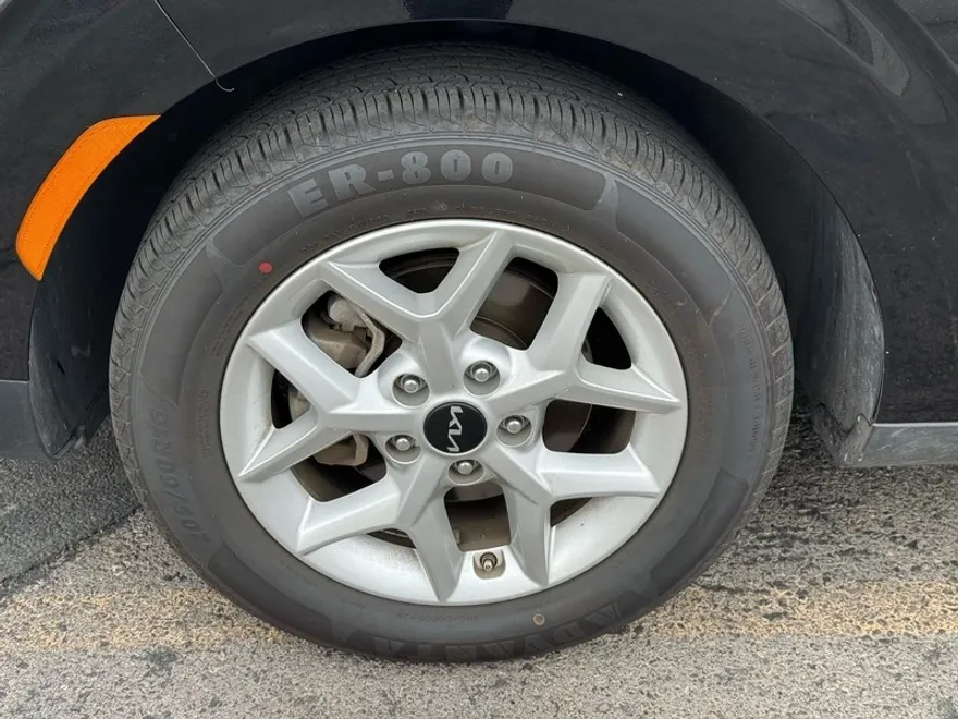 2023 Kia Soul LX photo 1