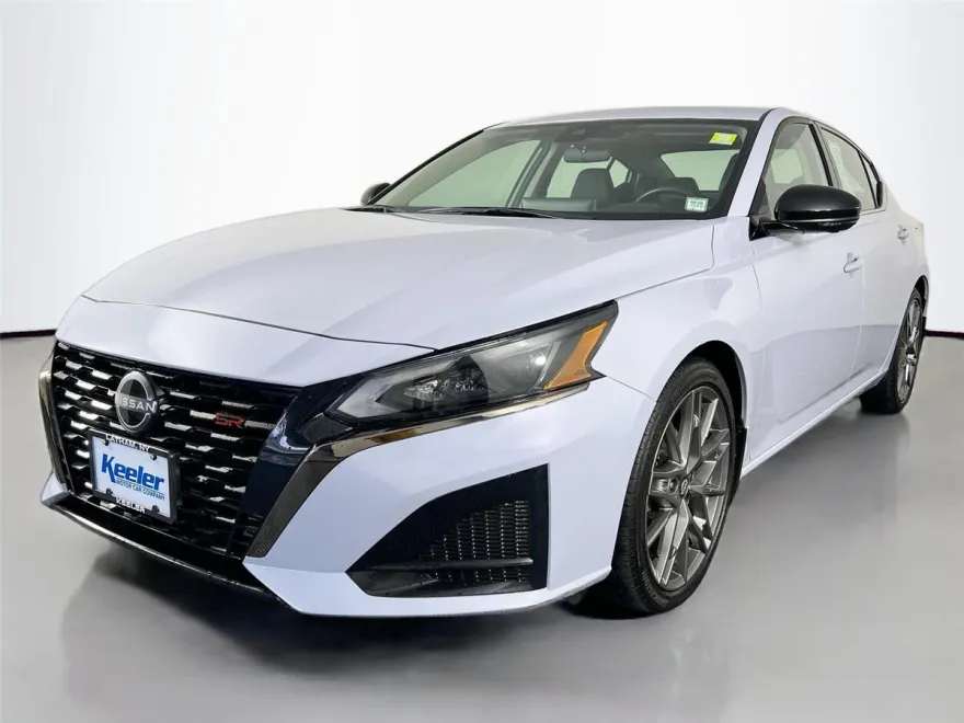 2024 Nissan Altima SR photo 1