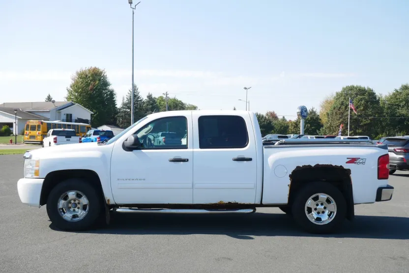 2011 Chevrolet Silverado 1500 LT photo 1
