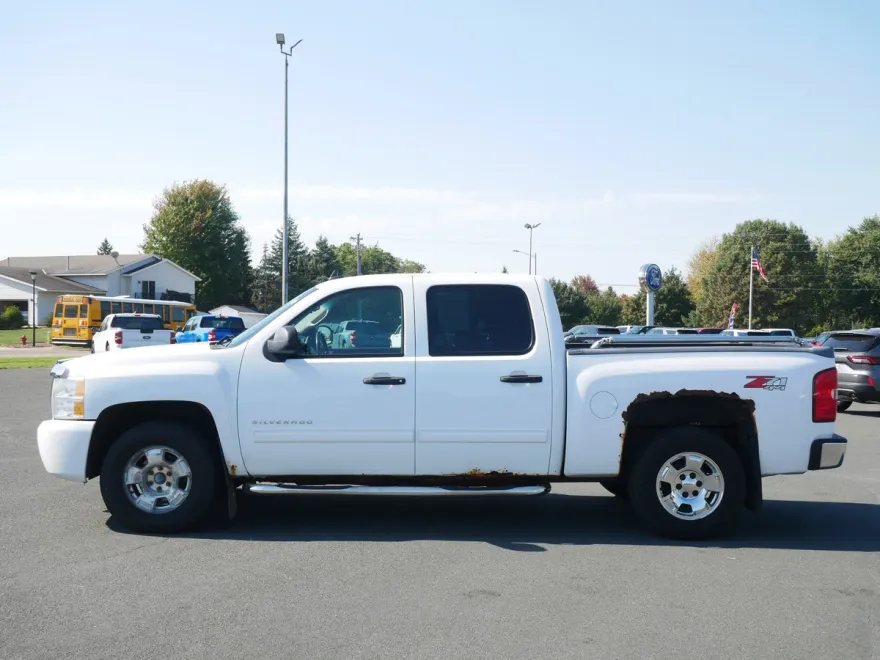 2011 Chevrolet Silverado 1500 LT photo 1