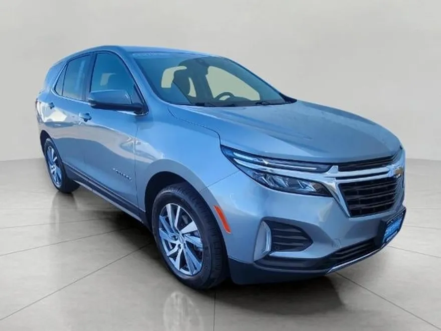 2024 Chevrolet Equinox LT photo 1
