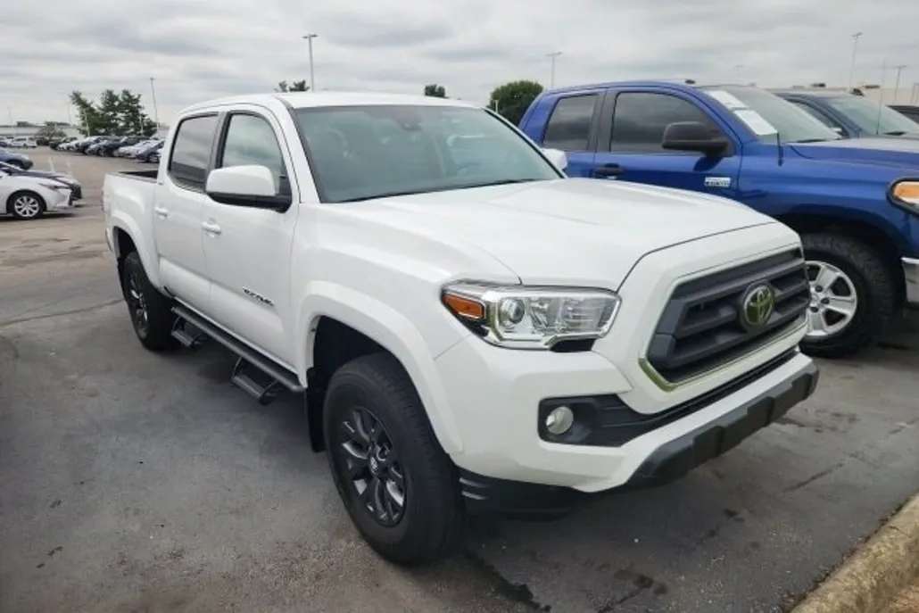2023 Toyota Tacoma SR5 photo 1