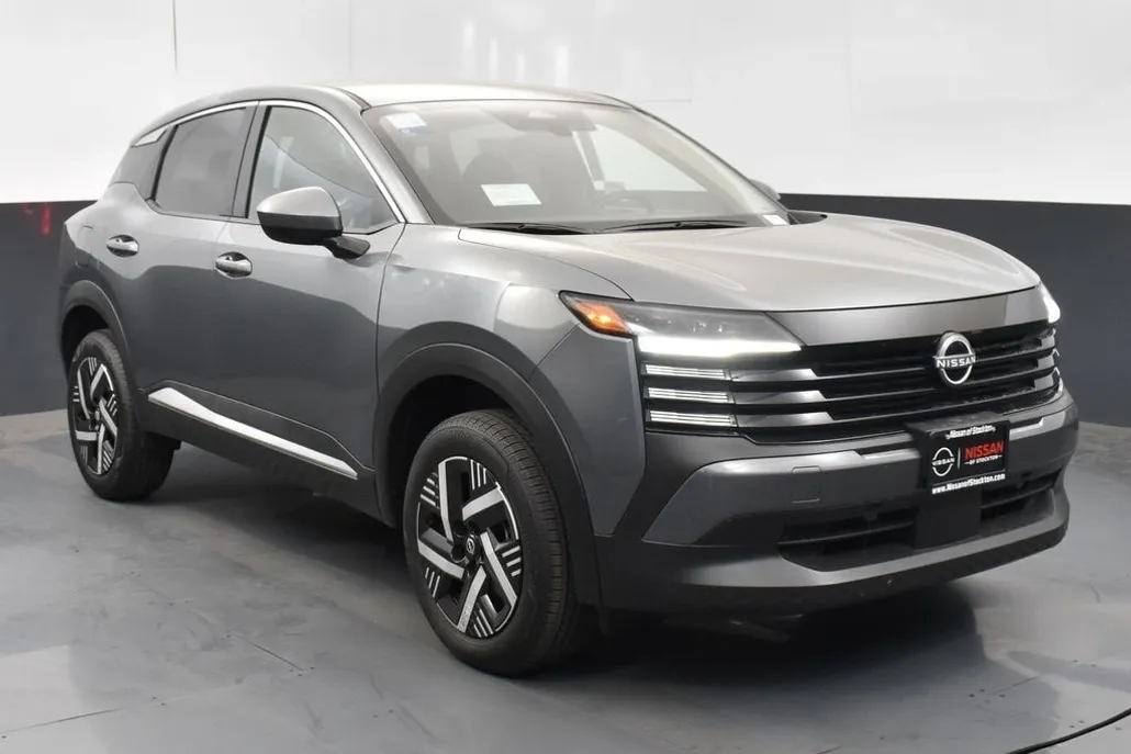 2025 Nissan Kicks SV photo 1
