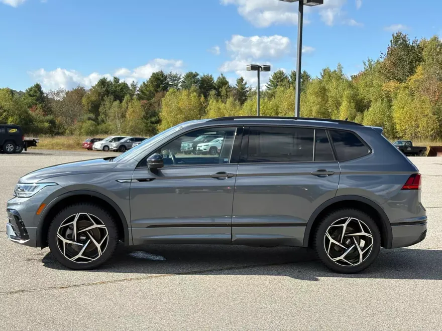2024 Volkswagen Tiguan SE R-Line Black photo 1