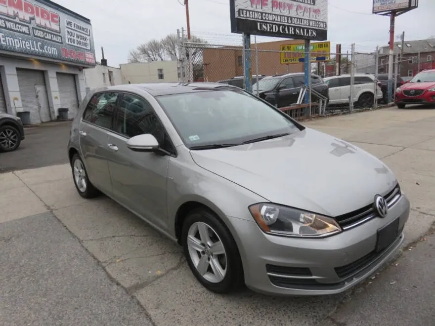 2017 Volkswagen Golf TSI Wolfsburg Edition photo 1