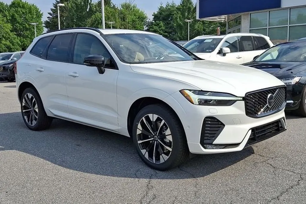 2026 Volvo XC60 B5 Plus photo 1