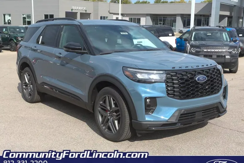 2025 Ford Explorer ST-Line photo 1