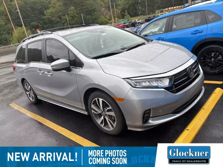 2024 Honda Odyssey Touring photo 1