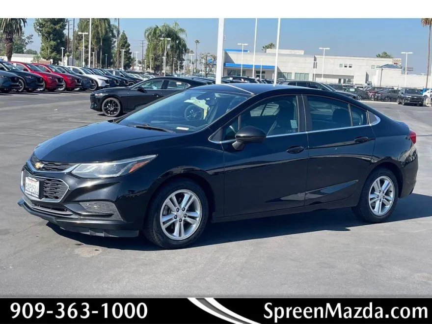 2017 Chevrolet Cruze LT photo 1
