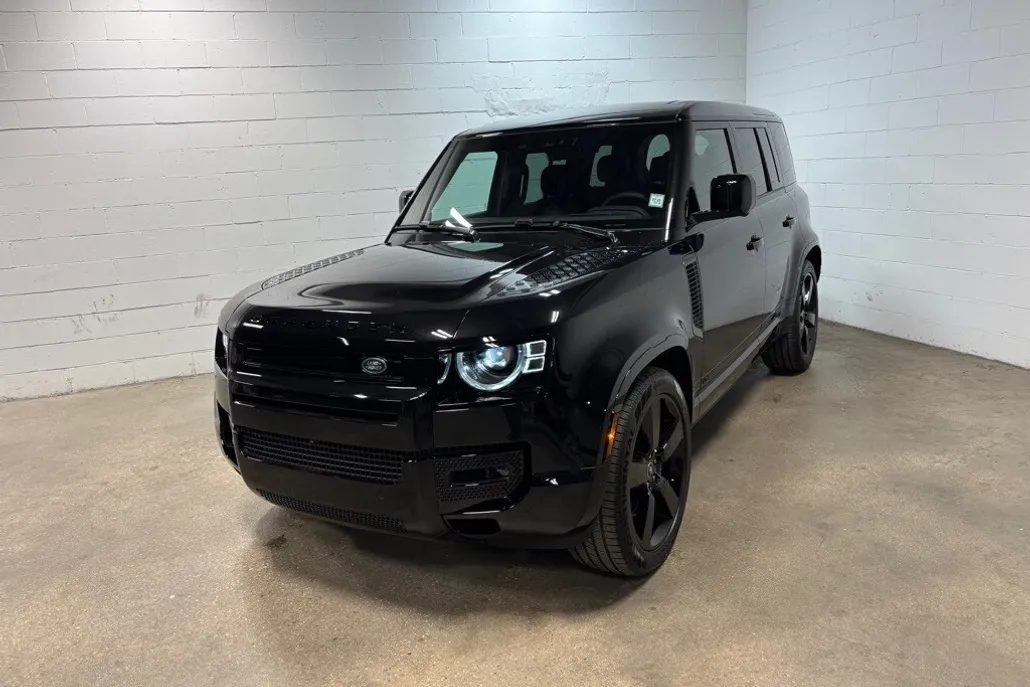 2025 Land Rover Defender 110 V8 photo 1