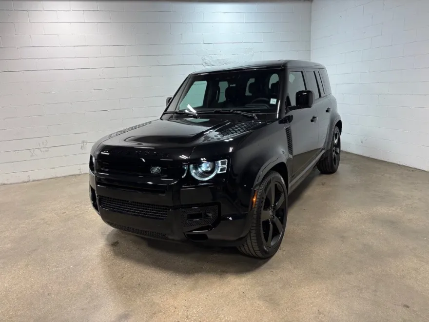 2025 Land Rover Defender 110 V8 photo 1