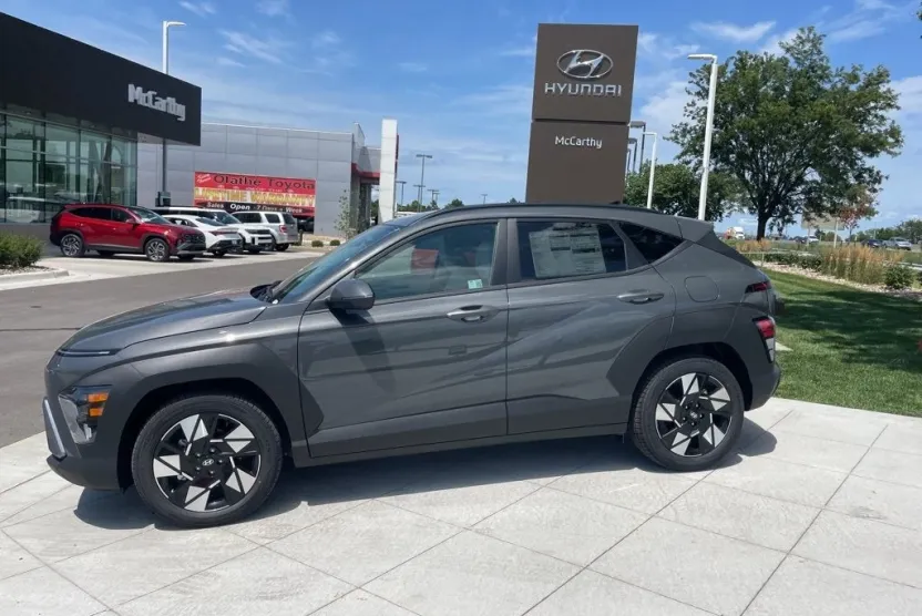 2025 Hyundai Kona SEL photo 1