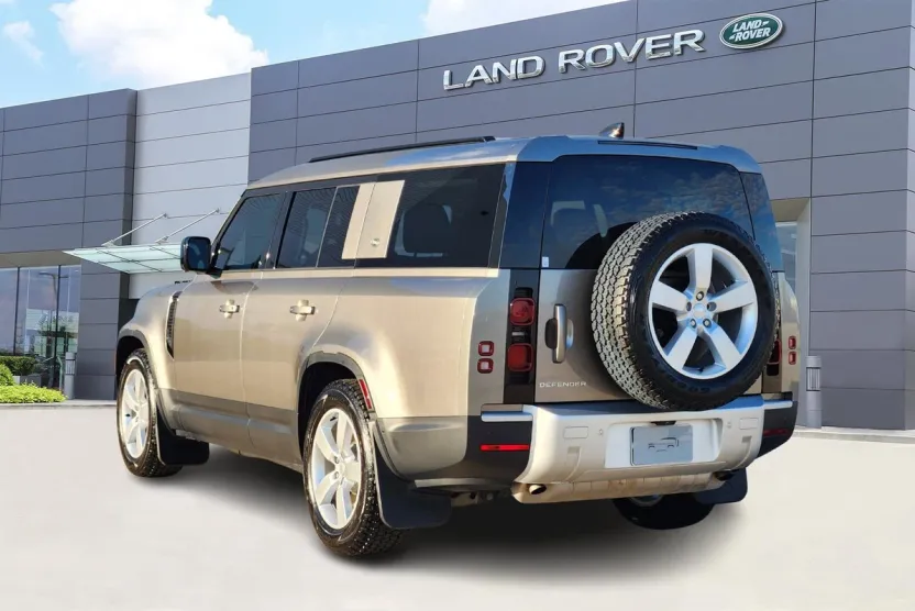 2024 Land Rover Defender 130 S photo 1