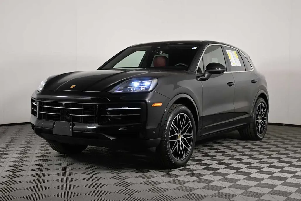 2024 Porsche Cayenne photo 1