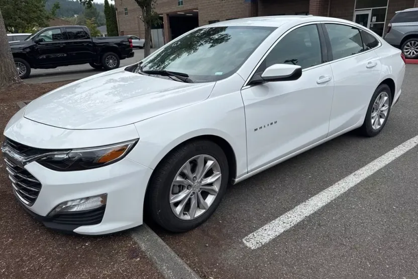 2024 Chevrolet Malibu 1LT photo 1
