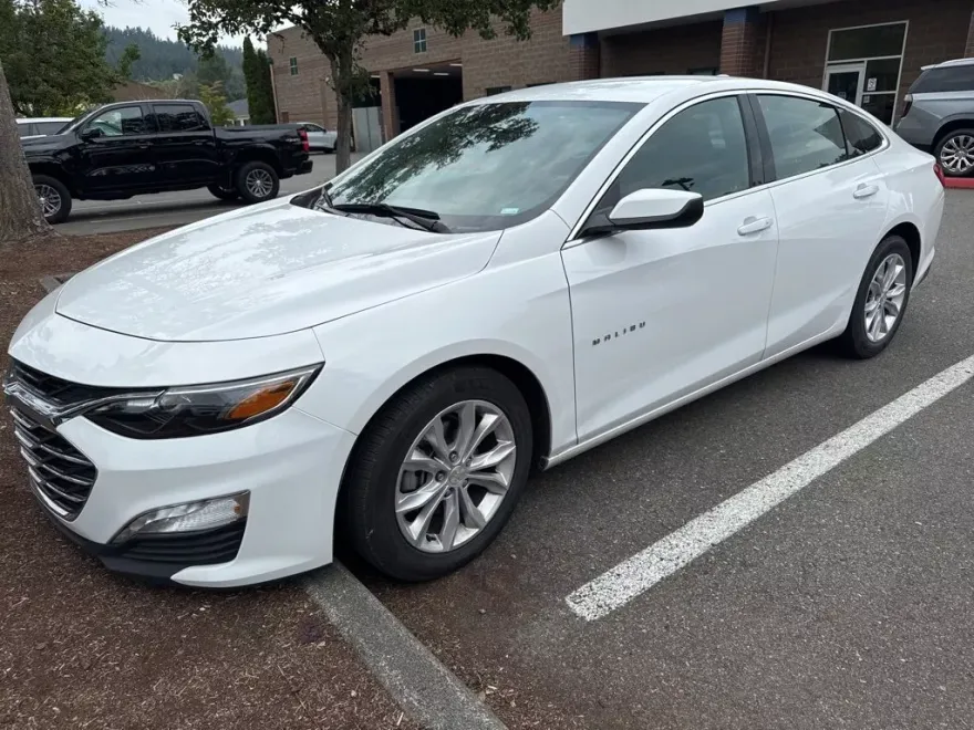 2024 Chevrolet Malibu 1LT photo 1
