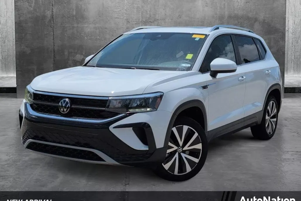 2023 Volkswagen Taos SE photo 1