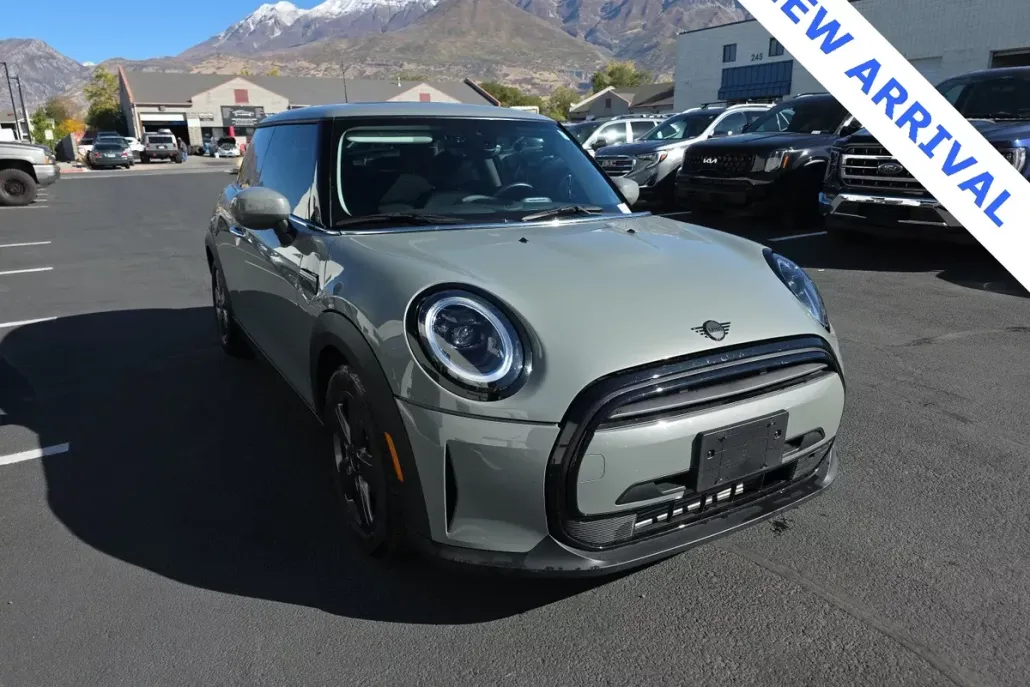 2023 Mini Cooper Signature photo 1