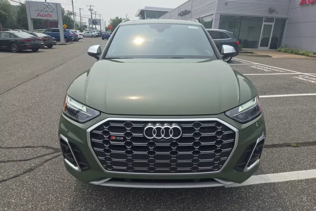 2022 Audi SQ5 Premium Plus photo 1