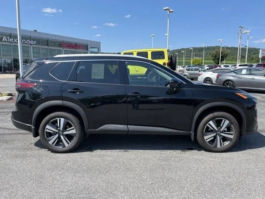 2024 Nissan Rogue AWD SL photo 1