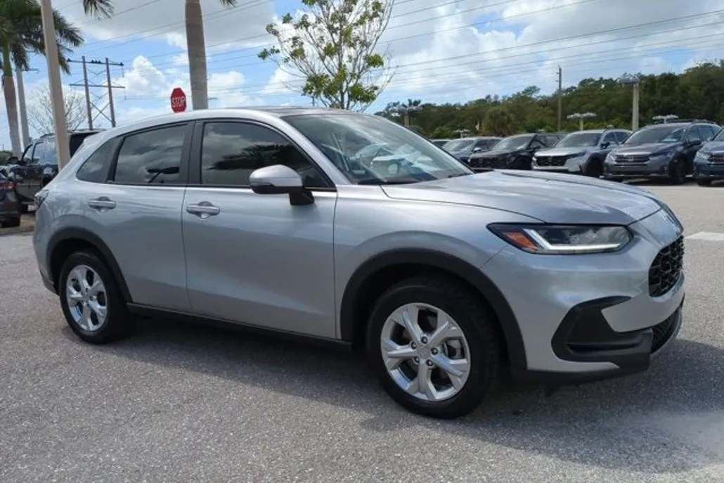 2023 Honda HR-V LX photo 1