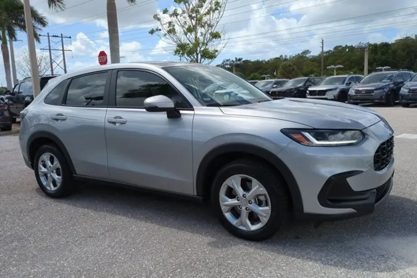 2023 Honda HR-V LX photo 1