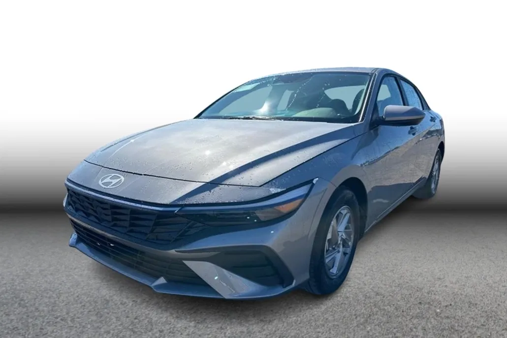 2025 Hyundai Elantra SE photo 1