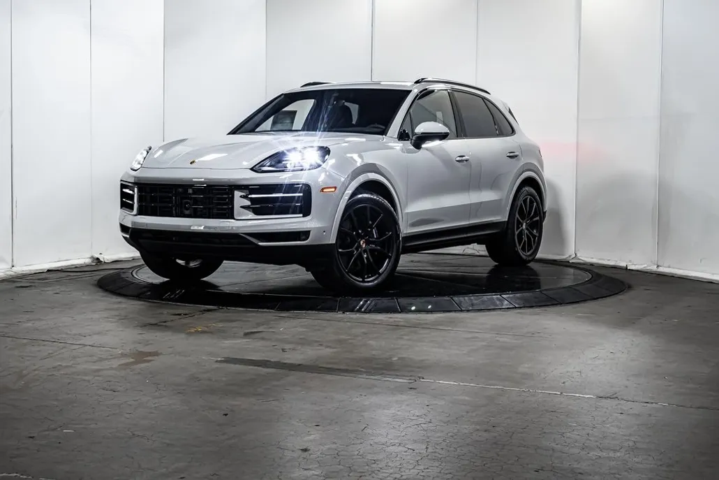 2025 Porsche Cayenne photo 1