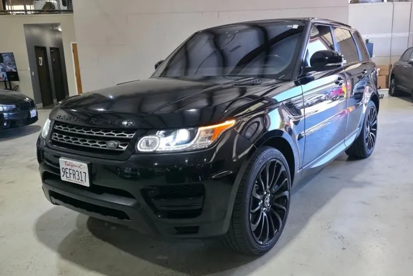 2017 Land Rover Range Rover Sport SE photo 1