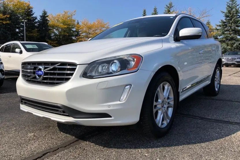 2015 Volvo XC60 T5 Platinum photo 1