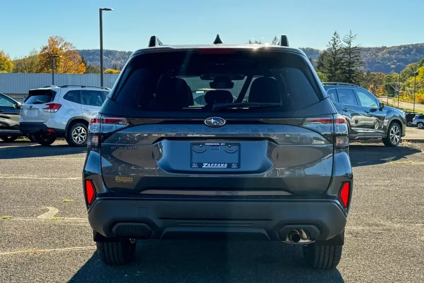 2025 Subaru Forester Premium photo 1