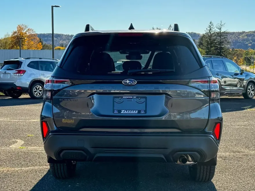 2025 Subaru Forester Premium photo 1