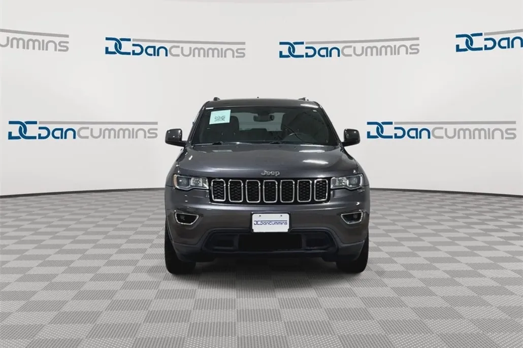 2017 Jeep Grand Cherokee Laredo photo 1
