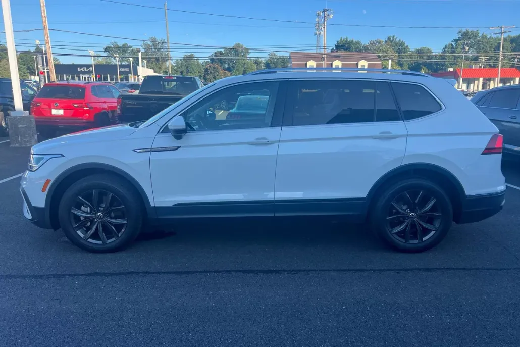 2024 Volkswagen Tiguan SE Wolfsburg Edition photo 1