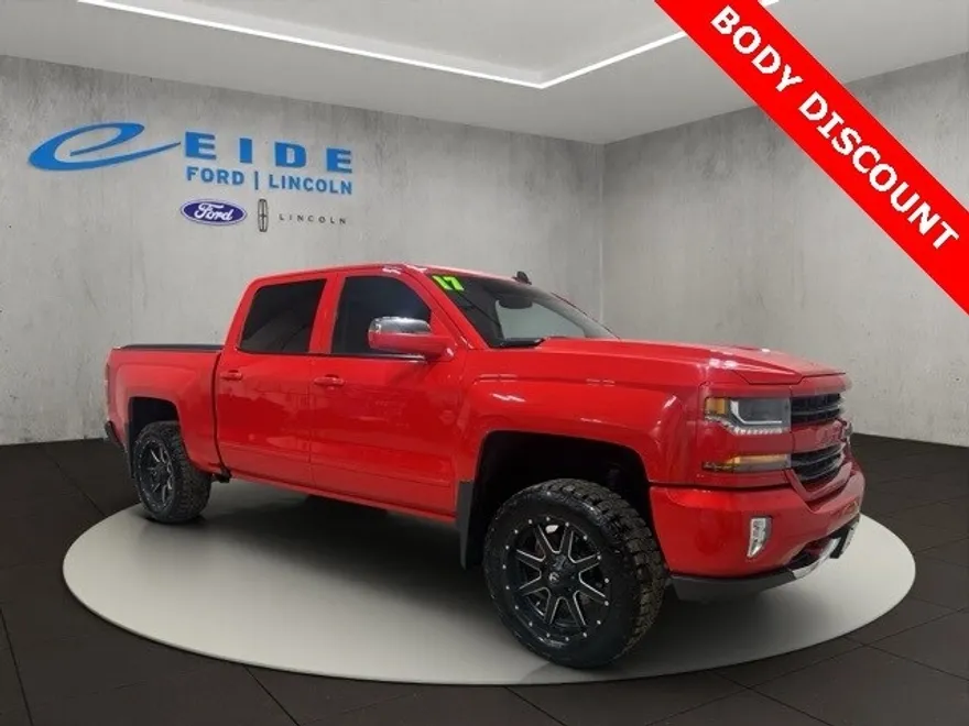 2017 Chevrolet Silverado 1500 LT photo 1