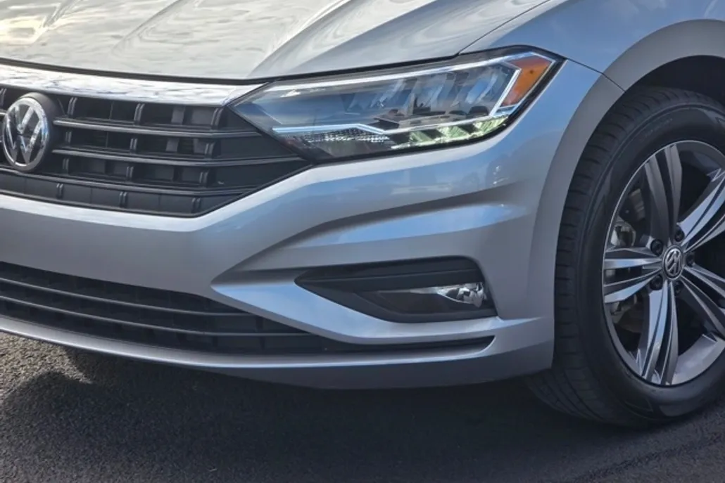 2019 Volkswagen Jetta R-Line photo 1