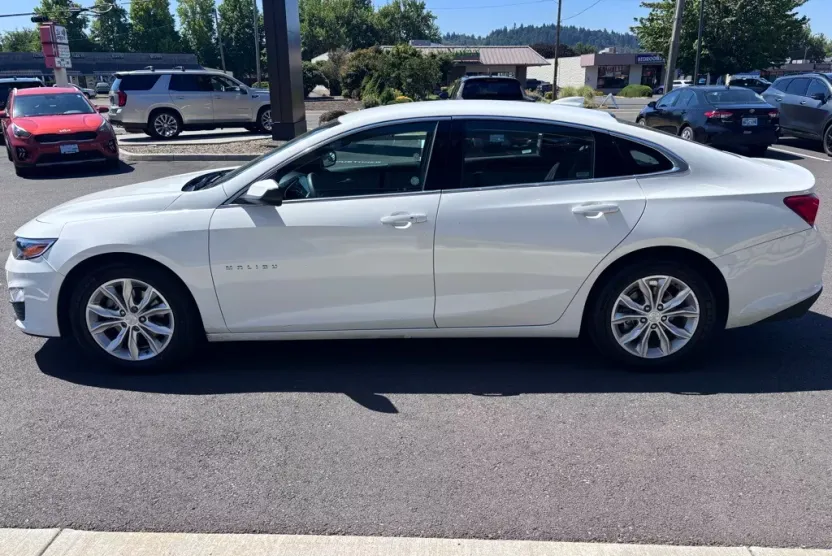 2023 Chevrolet Malibu 1LT photo 1