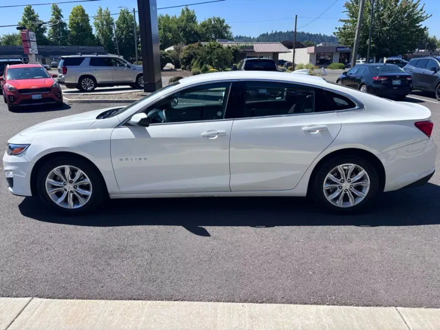 2023 Chevrolet Malibu 1LT photo 1