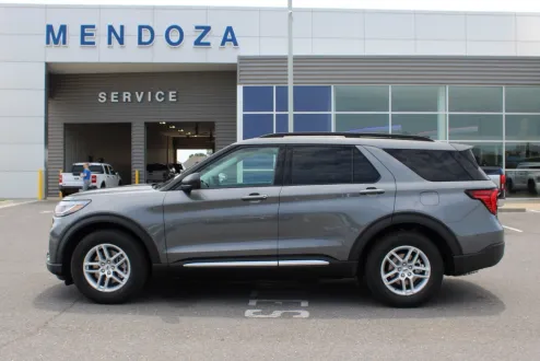 2025 Ford Explorer photo 1
