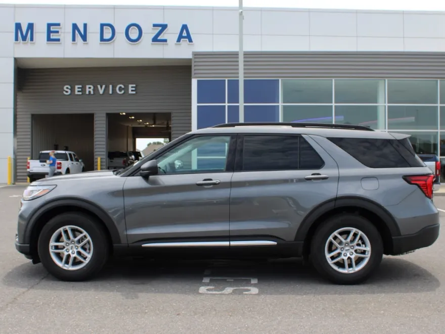 2025 Ford Explorer photo 1