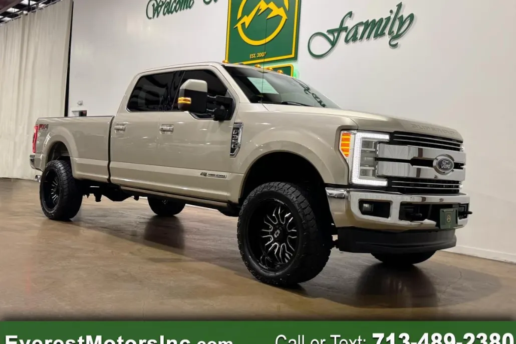 2017 Ford F-350 Lariat photo 1