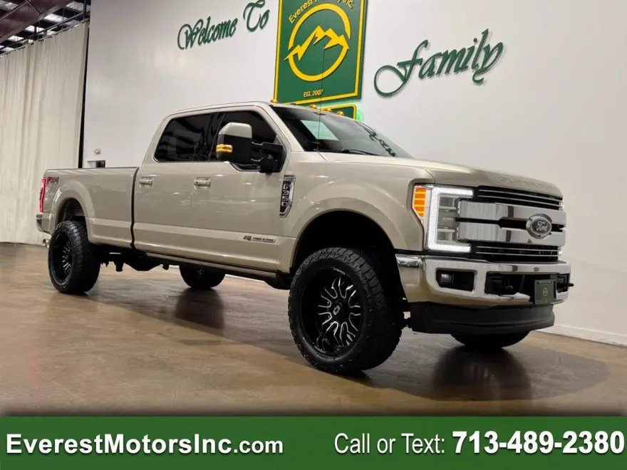 2017 Ford F-350 Lariat photo 1