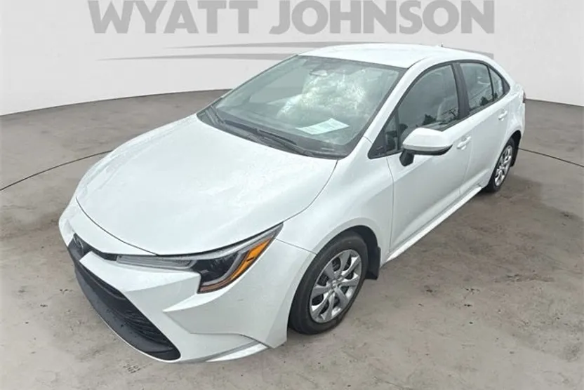 2023 Toyota Corolla LE photo 1